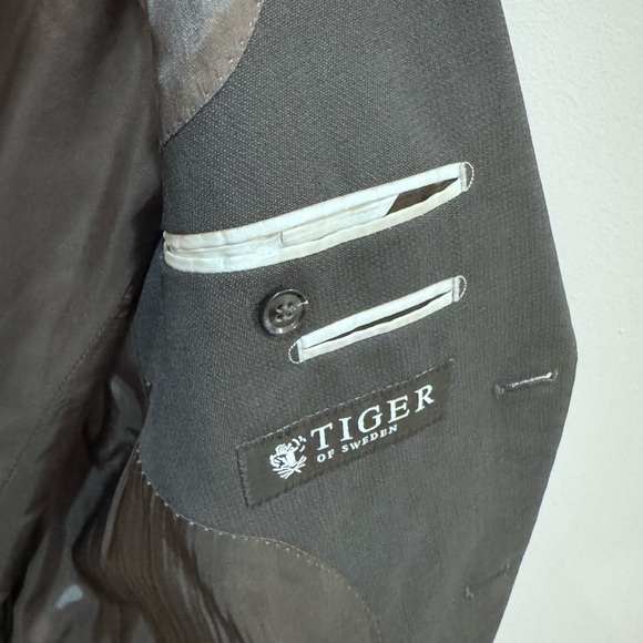 2 piece suit ; Tiger of Sweden Suit (Jacket and Pants) - Picture 3 of 9